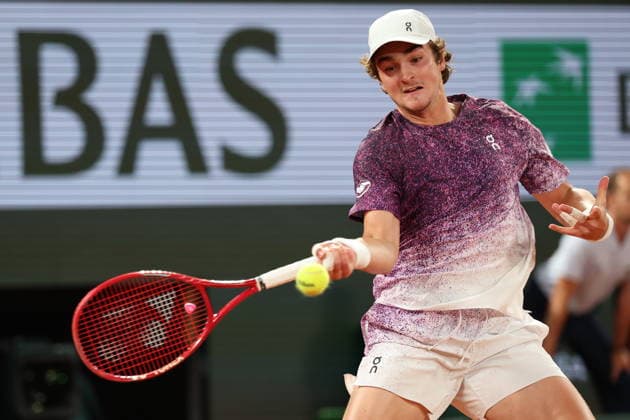 ROLAND GARROS 2026 Thierry Larret MAXPPP - PARIS (75) 02 06 2026 Thierry Larret Maxppp. Tennis. Roland Garros 2026. Internationaux de France de tennis. Stade Roland Garros, Paris (75). Le 2 Juin. Court Philippe CHATRIER : Jakub MENSIK (CZE) vs Joao FONSECA (BRA). PARIS (75) STADE ROLAND GARROS PARIS ILE DE FRANCE FRANCE  Copyright: xMAXPPPxThierryxLarretx TLR202606020045 TLR202606020045