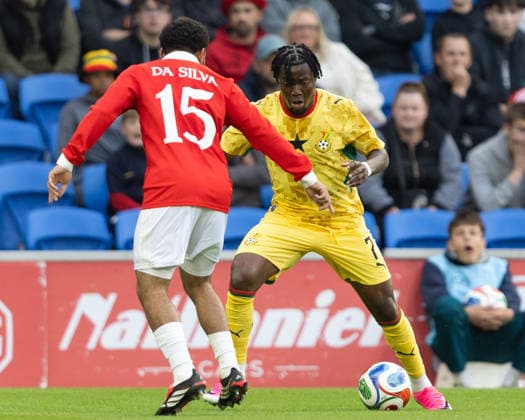 Wales v Ghana International Friendly, Länderspiel, Nationalmannschaft Fatawu Issahaku of Ghana attacks with pressure from Jay DaSilva of Wales during the International Friendly match at the Cardiff City Stadium, Cardiff 02 06 2026 UK Newspapers OUT Copyright: xKaraxThomasx FIL-23534-0021