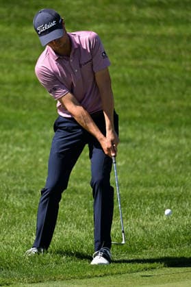 PGA, Golf Herren 2026: The Memorial Tournament Practice Rounds JUN 2 June 2, 2026: Justin Thomas (USA) chips on the 18th hole during practice rounds at the Memorial Tournament in Dublin, Ohio. Brent Clark Cal Media (Credit Image: Â Brent Clark Cal Sport Media) Dublin Oh USA EDITORIAL USE ONLY Copyright: xx ZUMA-20260602_zma_c04_069.jpg BrentxClarkx csmphotothree492715