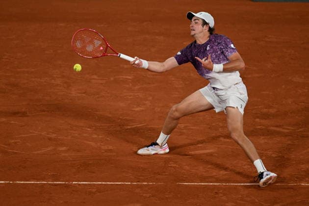 2026 French Open, Roland-Garros - Day 10 PARIS, FRANCE - JUNE 02: Joao Fonseca of Brazil and Jakub Mensik of Czech Republic compete during their Men s Singles quarter-final match on Day Ten of the 2026 French Open at Roland Garros in Paris, France, on June 02, 2026, Burak Akbulut Anadolu Paris France. Editorial use only. Please get in touch for any other usage.  Copyright: x2026xAnadoluxBurakxAkbulutx