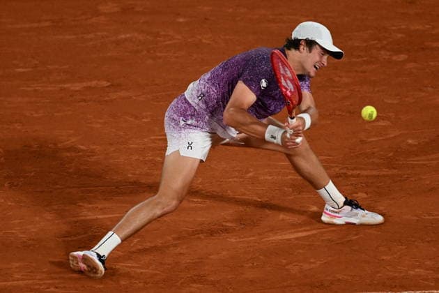 2026 French Open, Roland-Garros - Day 10 PARIS, FRANCE - JUNE 02: Joao Fonseca of Brazil and Jakub Mensik of Czech Republic compete during their Men s Singles quarter-final match on Day Ten of the 2026 French Open at Roland Garros in Paris, France, on June 02, 2026, Burak Akbulut Anadolu Paris France. Editorial use only. Please get in touch for any other usage.  Copyright: x2026xAnadoluxBurakxAkbulutx