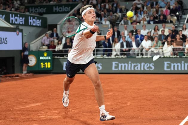 2026-06-02 2026 French Open - Day Ten PARIS, FRANCE - JUNE 2: Jakub Mensik of Czech Republic during Day Ten of the 2026 French Open at Roland Garros on June 2, 2026 in Paris, France. (Photo by Marleen Fouchier BSR Agency) Paris France Content not available for redistribution in The Netherlands directly or indirectly through any third parties. Copyright: xBSRxAgencyx