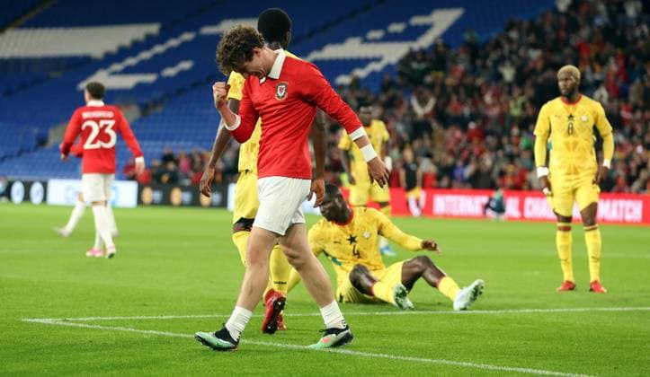 Lewis Koumas of Wales celebrates scoring a goal to make the score 1-1 Wales v Ghana, International Friendly, Länderspiel, Nationalmannschaft Football, Cardiff City Stadium, Cardiff, Wales, UK - 02 Jun 2026Cardiff Cardiff City Stadium United Kingdom EDITORIAL USE ONLY No use with unauthorised audio, video, data, fixture lists, club league logos or live services. Online in-match use limited to 120 images, no video emulation. No use in betting, games or single club league player publications.  Copyright: xKieranxMcManus Shutterstockx 16906575bd