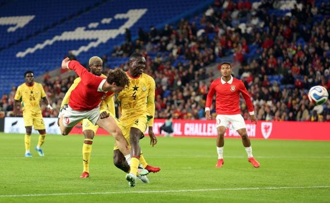 Lewis Koumas of Wales scores a goal to make the score 1-1 Wales v Ghana, International Friendly, Länderspiel, Nationalmannschaft Football, Cardiff City Stadium, Cardiff, Wales, UK - 02 Jun 2026Cardiff Cardiff City Stadium United Kingdom EDITORIAL USE ONLY No use with unauthorised audio, video, data, fixture lists, club league logos or live services. Online in-match use limited to 120 images, no video emulation. No use in betting, games or single club league player publications.  Copyright: xKieranxMcManus Shutterstockx 16906575be