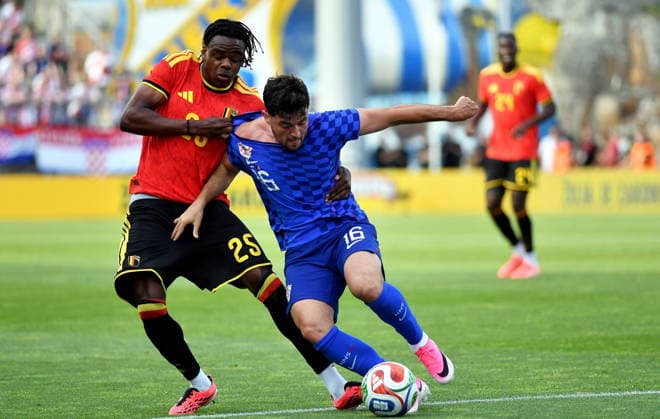 Croatia, Rijeka, 020626. Rujevica Stadium. Friendly football match on the eve of the World Cup, Croatia - Belgium. In the photo: Nathan Ngoy, Martin Baturina. Foto: Damir Skomrlj CROPIX Zagreb Croatia Copyright: xxDamirxSkomrljx hrvatska_belgija35-020626