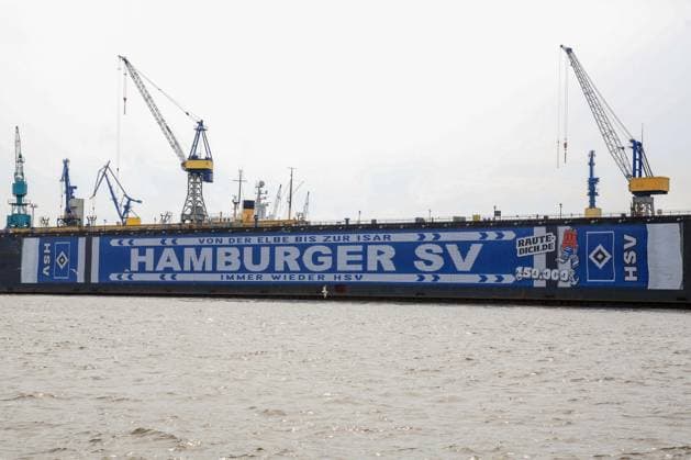 HSV celebrates over 150000 members with an oversized HSV scarf at Dock 11 in Hamburg harbor Germany , Hamburg , harbor , fish market , football , 1 Bundesliga , Hamburger SV HSV