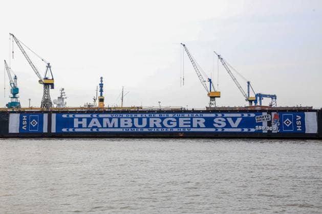 HSV celebrates over 150000 members with an oversized HSV scarf at Dock 11 in Hamburg harbor Germany , Hamburg , harbor , fish market , football , 1 Bundesliga , Hamburger SV HSV