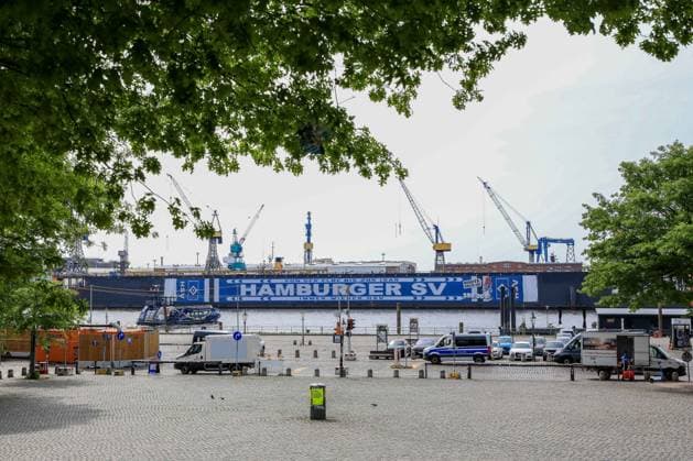 HSV celebrates over 150000 members with an oversized HSV scarf at Dock 11 in Hamburg harbor Cars Police Germany , Hamburg , Harbor , Fish Market , Football , 1 Bundesliga , Hamburger SV HSV