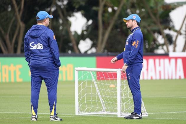 Training session of the Brazilian women s national football team for the friendly match against the USA. Coach of the Brazilian women s national football team, Arthur Elias, during the first training session for the friendly match against the United States, at the Joaquim Grava Training Center, in the eastern zone of Sao Paulo, this Tuesday, June 2, 2026. Sao Paulo Sao Paulo Brasil Copyright: xMarinaxUezimax