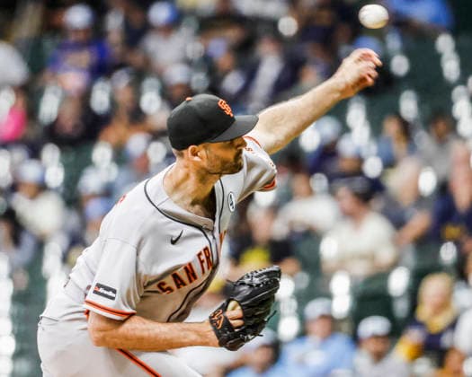 San Francisco Giants relief pitcher Sam Hentges throws in the seventh inning of the MLB, Baseball Herren, USA game between the San Francisco Giants and the Milwaukee Brewers at American Family Field in Milwaukee, Wisconsin on Tuesday, June 2, 2026.  MIL20260602828 TANNENxMAURY