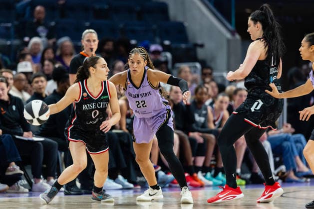 SAN FRANCISCO, CA - JUNE 02: Carla Leite 0 of the Portland Fire controls the ball against Veronica Burton 22 of the Golden State Valkyries during a game on June 2, 2026 at Chase Center in San Francisco, CA. (Photo by Matthew Huang Icon Sportswire) WNBA, Basketball Damen, USA JUN 02 Portland Fire at Golden State Valkyries EDITORIAL USE ONLY Icon260602012