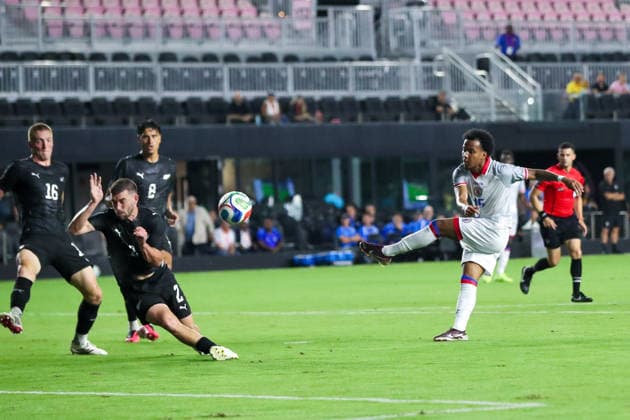 June 2, 2026, Fort Lauderdale, Florida, USA: Haiti midfielder Rueben Providence (15) shoots at goal during the International Friendly, Länderspiel, Nationalmannschaft soccer match between Haiti and New Zealand. Fort Lauderdale USA - ZUMAa257 20260602_zsp_a257_010 Copyright: xChrisxArjoonx