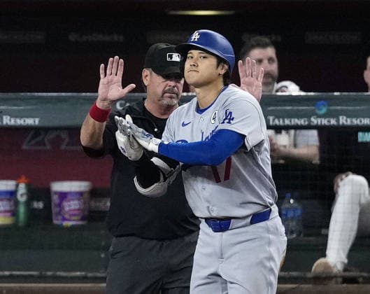 Baseball: Dodgers vs. Diamondbacks Los Angeles Dodgers designated hitter Shohei Ohtani claps his hands after reaching third base on a two-run triple in the second inning of a baseball game against the Arizona Diamondbacks at Chase Field in Phoenix, Arizona, on June 2, 2026.  A14AA0005617509P