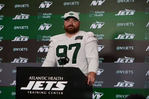 NFL, American Football Herren, USA 2026: New York Jets OTA June 02 New York Jets defensive linemen Harrison Phillips (97) speaks to the media during organized team activities at the Atlantic Health Jets Training Center, Florham Park, New Jersey on Tuesday June 2, 2026. Duncan Williams CSM (Credit Image: Duncan Williams Cal Media) Florham Park New Jersey United States EDITORIAL USE ONLY Copyright: xx ZUMA-20260603_zma_c04_011.jpg DuncanxWilliamsx csmphotothree492771