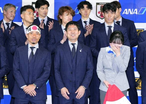 Football: Japan players departing for Mexico Members of the Japan men s national football team and manager Hajime Moriyasu (C, front) attend a ceremony at Narita airport in Chiba Prefecture, near Tokyo on June 2, 2026, marking the squad s departure for a pre-World Cup camp in Monterrey, Mexico.  A14AA0005617545P