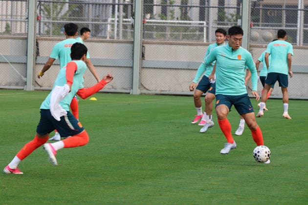 SHANGHAI, CHINA - JUNE 02: Players of Team China train during a training session on June 2, 2026 in Shanghai, China. The team is preparing for the upcoming FIFA International A match against Singapore.  Copyright: xVCGx 111645638424
