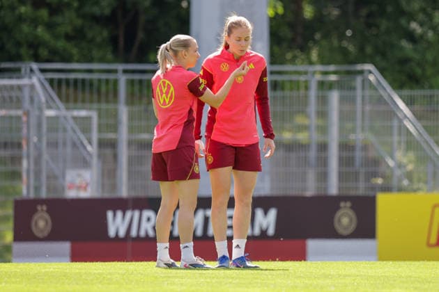03 06 2026, xgrfx, Football DFB Media Dates, German Womens National Team Training v l Elisa Senß, Sjoeke Nüsken German Womens National Team DFL DFB REGULATIONS PROHIBIT ANY USE OF PHOTOGRAPHS as IMAGE SEQUENCES and or QUASI VIDEO Cologne