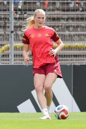 03 06 2026, xgrfx, Football DFB Media Dates, German Womens National Team Training v l Camilla Küver German Womens National Team DFL DFB REGULATIONS PROHIBIT ANY USE OF PHOTOGRAPHS as IMAGE SEQUENCES and or QUASI VIDEO Cologne