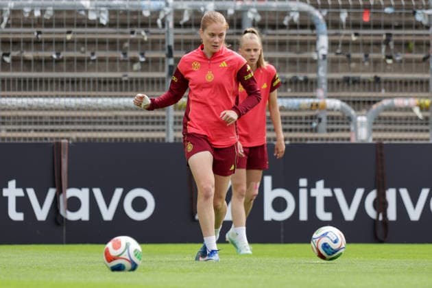 03 06 2026, xgrfx, Football DFB Media Dates, German Womens National Team Training v l Sjoeke Nüsken German Womens National Team DFL DFB REGULATIONS PROHIBIT ANY USE OF PHOTOGRAPHS as IMAGE SEQUENCES and or QUASI VIDEO Cologne
