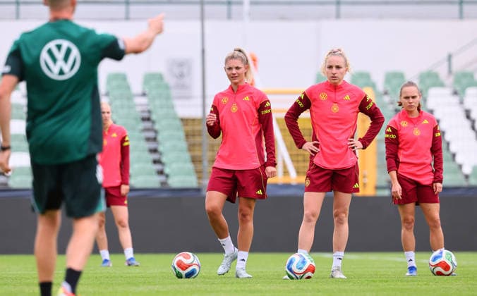 Germany Denmark Training U23 Women Leipzig, 03 06 2026, Alfred Kunze Sportpark, Soccer, U23 Women, Final training before tomorrows international match GERMANY GER vs DENMARK DEN , In the picture from l Julia Landenberger GER, RB Leipzig and Vanessa Diehm GER, Hoffenheim , Picture Point