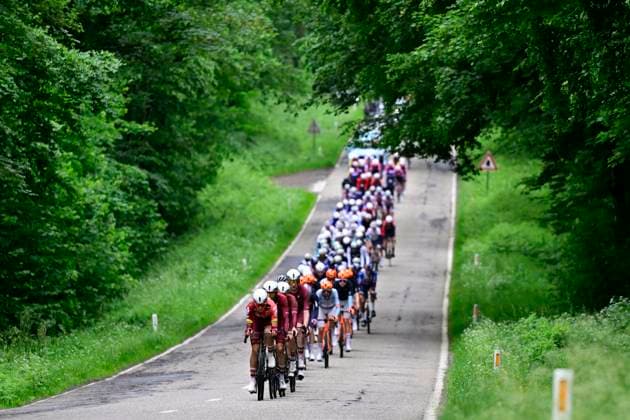 Tour de Wallonie 2026 Stage 3 VAUX-SUR-SÛRE, BELGIUM - JUNE 03 : Illustration picture of the peloton during stage 3 of the 47th edition of Ethias Tour de Wallonie an UCI ProSeries 2.Pro cycling road race stage for Men Elite of 176.9 km with start in Habay and finish in Vaux-sur-Sûre on June 3, 2026 in Vaux-sur-Sûre, Belgium, 03 06 2026 ( Motordriver Pieter Van Herzele - Vaux-sur-Sûre Belgium  Copyright: xSesx