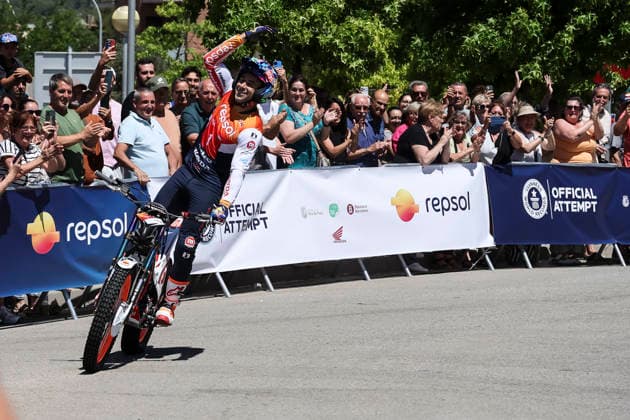 June 3, 2026, Piera, Barcelona, Spain: Toni Bou of trial rider celebrates his record to break the Guinness World Record at Rotonda Toni Bou on June 03, 2026 in Piera, Barcelona, Spain. Toni Bou Guinness World Record Attempt  - ZUMAa181 20260603_zaa_a181_085 Copyright: xJavierxBorregox