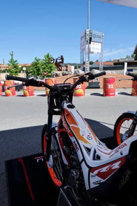 June 3, 2026, Piera, Barcelona, Spain: Details bike during his attempt to break the Guinness World Record at Rotonda Toni Bou on June 03, 2026 in Piera, Barcelona, Spain. Toni Bou Guinness World Record Attempt  - ZUMAa181 20260603_zaa_a181_101 Copyright: xJavierxBorregox