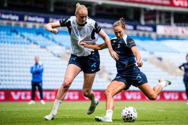 260603 Emilie Bragstad and Marit Bratberg Lund of the Norwegian women™s national football team during a training session on June 3, 2026 in Oslo Photo Marius Simensen BILDBYRAN Cop 238 bbeng dam fifa women s world cup qualifier football fotball fotball norge norway practice soccer training trening träning  Copyright: MARIUSxSIMENSEN BB260603BB338