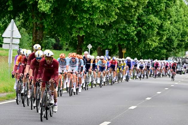 Tour de Wallonie 2026 Stage 3 VAUX-SUR-SÛRE, BELGIUM - JUNE 03 : Illustration picture of the peloton during stage 3 of the 47th edition of Ethias Tour de Wallonie an UCI ProSeries 2.Pro cycling road race stage for Men Elite of 176.9 km with start in Habay and finish in Vaux-sur-Sûre on June 3, 2026 in Vaux-sur-Sûre, Belgium, 03 06 2026 ( Motordriver Pieter Van Herzele - Vaux-sur-Sûre Belgium  Copyright: xSesx