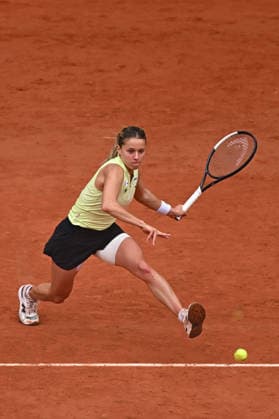 French Open - Maja Chwalinska v Anna Kalinskaya Maja Chwalinska (POL) during her 1 4 final round at the 2026 Roland-Garros tournament in Paris, FRANCE, on June 3, 2026. Photo by Corinne Dubreuil ABACAPRESS.COM Paris France  Copyright: xDubreuilxCorinne ABACAx