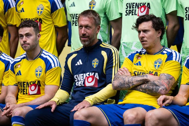 260603 Gabriel Gudmundsson, Head coach Graham Potter and Victor Nilsson Lindelöf of the Swedish national football team during the official team photo shoot on June 3, 2026 in Stockholm Photo Emma Wallskog BILDBYRAN code EW JM0821 bbeng fotboll football soccer fotball lagbild team picture team photo sverige sweden sverige a vm 2026 fifa world cup  Copyright: EMMAxWALLSKOG BB260603EW084