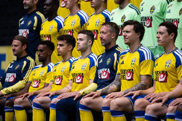 260603 Assistant coach Björn Hamberg, Taha Ali, Yasin Ayari, Gabriel Gudmundsson, head coach Graham Potter, Victor Nilsson Lindelöf and Elliot Stroud of the Swedish national football team during the official team photo shoot on June 3, 2026 in Stockholm Photo Emma Wallskog BILDBYRAN kod EW JM0821 bbeng fotboll football soccer fotball lagbild team picture team photo sverige sweden sverige a vm 2026 fifa world cup  Copyright: EMMAxWALLSKOG BB260603EW085