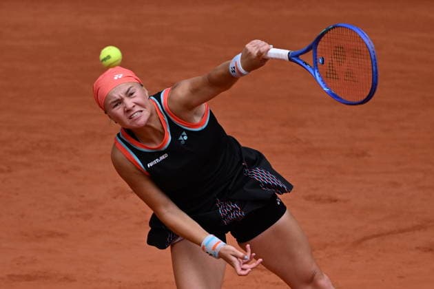 2026 French Open (Roland-Garros) - Day 11 PARIS, FRANCE - JUNE 3: Diana Shnaider in action against Aryna Sabalenka (not seen) during their women s singles quarter-final match on the eleventh day of the French Open at Philippe-ChatrierCourt in Paris, France, on June 3, 2026. Burak Akbulut Anadolu Paris France. Editorial use only. Please get in touch for any other usage.  Copyright: x2026xAnadoluxBurakxAkbulutx