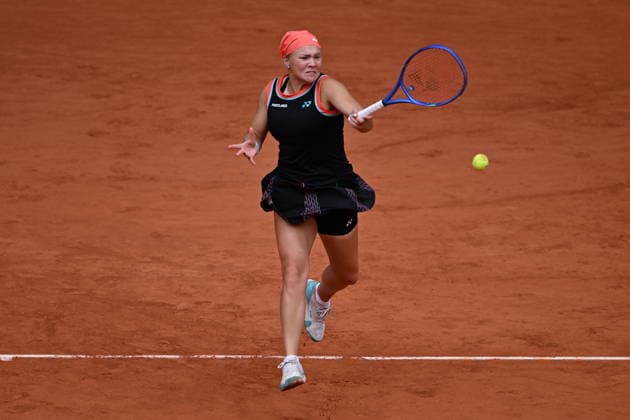2026 French Open (Roland-Garros) - Day 11 PARIS, FRANCE - JUNE 3: Diana Shnaider in action against Aryna Sabalenka (not seen) during their women s singles quarter-final match on the eleventh day of the French Open at Philippe-ChatrierCourt in Paris, France, on June 3, 2026. Burak Akbulut Anadolu Paris France. Editorial use only. Please get in touch for any other usage.  Copyright: x2026xAnadoluxBurakxAkbulutx