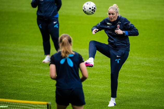 260603 Head coach Gemma Grainger of the Norwegian women™s national football team during a training session on June 3, 2026 in Oslo Photo Marius Simensen BILDBYRAN Cop 238 bbeng dam fifa women s world cup qualifier football fotball fotball norge norway practice soccer training trening träning  Copyright: MARIUSxSIMENSEN BB260603BB357