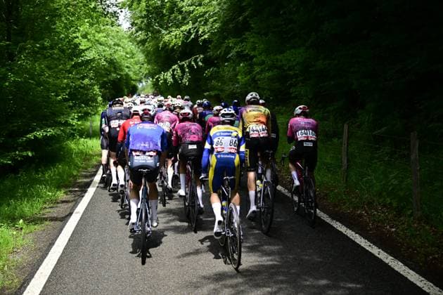 Tour de Wallonie 2026 Stage 3 VAUX-SUR-SÛRE, BELGIUM - JUNE 03 : Illustration picture of the peloton during stage 3 of the 47th edition of Ethias Tour de Wallonie an UCI ProSeries 2.Pro cycling road race stage for Men Elite of 176.9 km with start in Habay and finish in Vaux-sur-Sûre on June 3, 2026 in Vaux-sur-Sûre, Belgium, 03 06 2026 ( Motordriver Pieter Van Herzele - Vaux-sur-Sûre Belgium  Copyright: xSesx