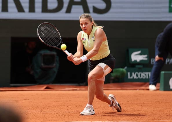 June 3, 2026, Paris, Ile De France, France: MAJA CHWALINSKA of Poland during the match against A. Kalinskaya in the quarterfinals of tennis tournament Roland Garros, Paris, France. Chwalinska won 7:6 (7-3), 6:3 Tennis, Roland Garros 2026 - Parents Of Maja Chwalinska, Tomasz And Marcela  - ZUMAc278 20260603_zsp_c278_013 Copyright: xMarcinxCholewinskix