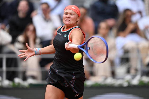 2026 French Open (Roland-Garros) - Day 11 PARIS, FRANCE - JUNE 3: Diana Shnaider in action against Aryna Sabalenka (not seen) during their women s singles quarter-final match on the eleventh day of the French Open at Philippe-Chatrier Court in Paris, France, on June 3, 2026. Mustafa Yalcin Anadolu Paris France. Editorial use only. Please get in touch for any other usage.  Copyright: x2026xAnadoluxMustafaxYalcinx