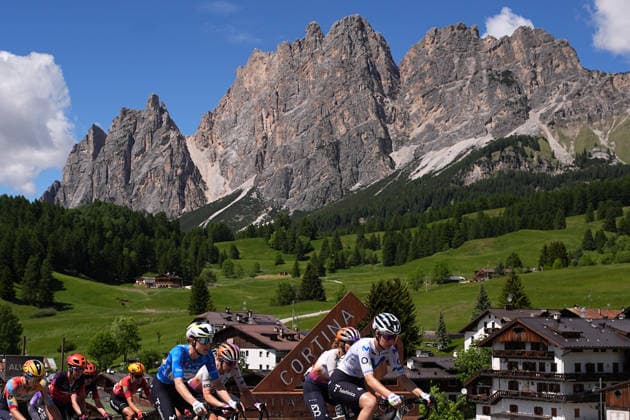 The pack rides during Stage 5 of the Giro d™Italia Women, from Longarone to Santo Stefano di Cadore, Italy. Wednesday June 3, 2026  Copyright: xMarcoxAlpozzi LaPressex