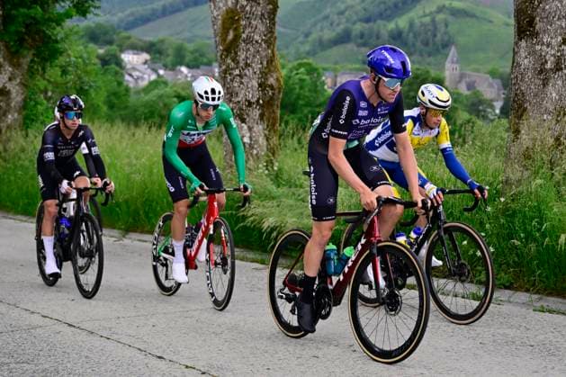 Tour de Wallonie 2026 Stage 3 VAUX-SUR-SÛRE, BELGIUM - JUNE 03 : Thonnon Senne (BEL) of Team Flanders - Baloise, Bellens Jarno (BEL) of Baloise Verzekeringen - Het Poetsbureau Lions and Conca Filippo (ITA) of Team Jayco AlUla in action during stage 3 of the 47th edition of Ethias Tour de Wallonie an UCI ProSeries 2.Pro cycling road race stage for Men Elite of 176.9 km with start in Habay and finish in Vaux-sur-Sûre on June 3, 2026 in Vaux-sur-Sûre, Belgium, 03 06 2026 ( Motordriver Pieter Van Herzele - Vaux-sur-Sûre Belgium  Copyright: xSesx