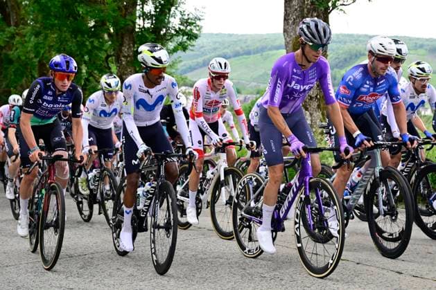 Tour de Wallonie 2026 Stage 3 VAUX-SUR-SÛRE, BELGIUM - JUNE 03 : Team Jayco AlUla during stage 3 of the 47th edition of Ethias Tour de Wallonie an UCI ProSeries 2.Pro cycling road race stage for Men Elite of 176.9 km with start in Habay and finish in Vaux-sur-Sûre on June 3, 2026 in Vaux-sur-Sûre, Belgium, 03 06 2026 ( Motordriver Pieter Van Herzele - Vaux-sur-Sûre Belgium  Copyright: xSesx