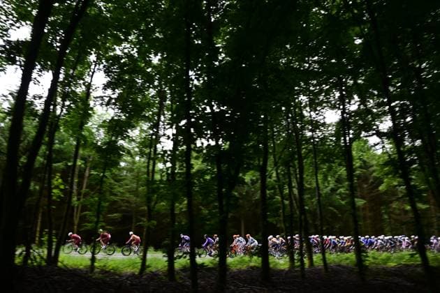 Tour de Wallonie 2026 Stage 3 VAUX-SUR-SÛRE, BELGIUM - JUNE 03 : Illustration picture of the peloton during stage 3 of the 47th edition of Ethias Tour de Wallonie an UCI ProSeries 2.Pro cycling road race stage for Men Elite of 176.9 km with start in Habay and finish in Vaux-sur-Sûre on June 3, 2026 in Vaux-sur-Sûre, Belgium, 03 06 2026 ( Motordriver Pieter Van Herzele - Vaux-sur-Sûre Belgium  Copyright: xSesx