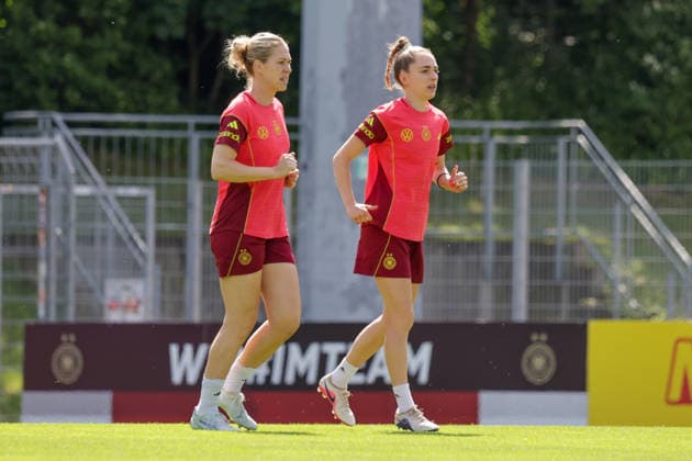 01 06 2026, xgrfx, Football DFB Media Dates, German Womens National Team Training v l Rebecca Knaak, Sophia Kleinherne German Womens National Team DFL DFB REGULATIONS PROHIBIT ANY USE OF PHOTOGRAPHS as IMAGE SEQUENCES and or QUASI VIDEO Cologne