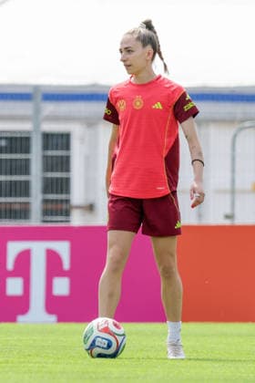 01 06 2026, xgrfx, Football DFB Media Dates, German Womens National Team Training v l Sophia Kleinherne German Womens National Team DFL DFB REGULATIONS PROHIBIT ANY USE OF PHOTOGRAPHS as IMAGE SEQUENCES and or QUASI VIDEO Cologne