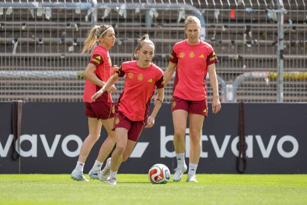 01 06 2026, xgrfx, Football DFB Media Dates, German Womens National Team Training f l Kathrin Hendrich, Sophia Kleinherne, Rebecca Knaak German Womens National Team DFL DFB REGULATIONS PROHIBIT ANY USE OF PHOTOGRAPHS as IMAGE SEQUENCES and or QUASI VIDEO Cologne