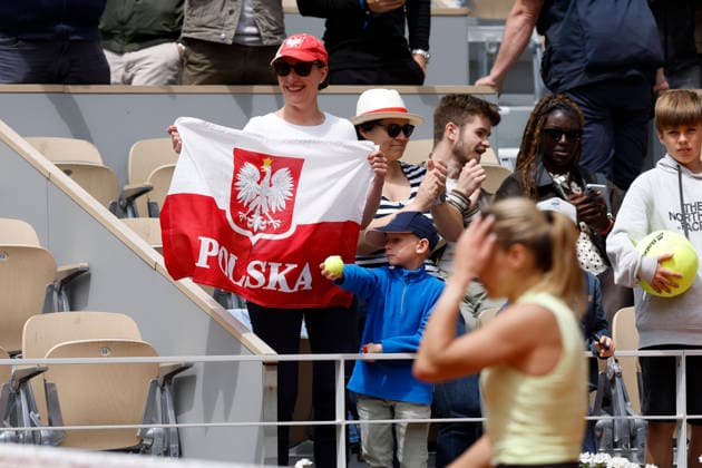 June 3, 2026, Paris, Paris, France: Maja CHWALINSKA (POL ) with fans during the tennis Grand Slam of Roland Garros 2026, at Roland Garros Stadium - on June 3 2026 .Paris - France Tennis Grand Slam Of Roland Garros 2026 Match Between JAnna KALINSKAYA (RUS) And Maja CHWALINSKA (POL  - ZUMAb253 20260603_zsp_b253_060 Copyright: xLoicxBaratouxx