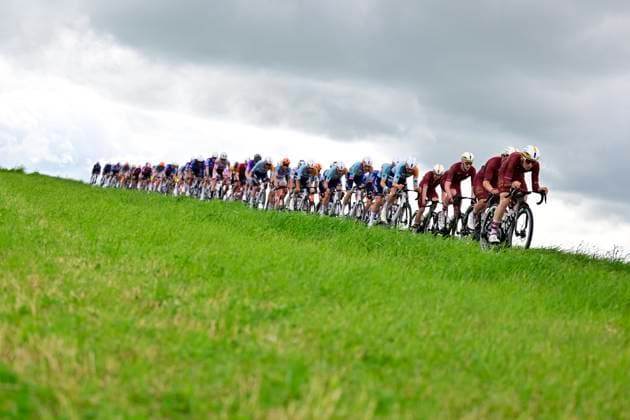 Tour de Wallonie 2026 Stage 3 VAUX-SUR-SÛRE, BELGIUM - JUNE 03 : Illustration picture of the peloton during stage 3 of the 47th edition of Ethias Tour de Wallonie an UCI ProSeries 2.Pro cycling road race stage for Men Elite of 176.9 km with start in Habay and finish in Vaux-sur-Sûre on June 3, 2026 in Vaux-sur-Sûre, Belgium, 03 06 2026 ( Motordriver Pieter Van Herzele - Vaux-sur-Sûre Belgium  Copyright: xSesx