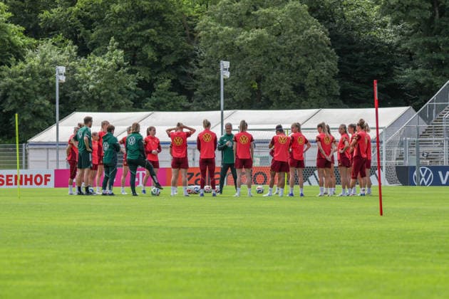 03 06 2026, xgrfx, Football DFB media dates, German womens national team training v l The German national team trains at Sportpark Höhenberg German womens national team DFL DFB REGULATIONS PROHIBIT ANY USE OF PHOTOGRAPHS as IMAGE SEQUENCES and or QUASI VIDEO Cologne