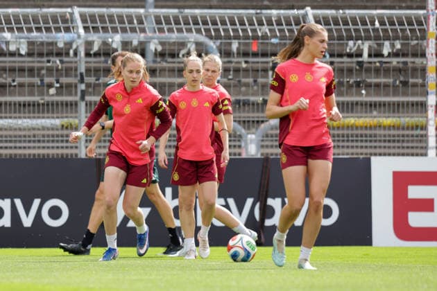 03 06 2026, xgrfx, Football DFB Media Dates, German Womens National Team Training v l Sjoeke Nüsken German Womens National Team DFL DFB REGULATIONS PROHIBIT ANY USE OF PHOTOGRAPHS as IMAGE SEQUENCES and or QUASI VIDEO Cologne