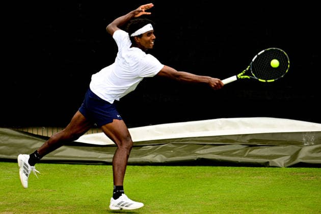 Tennis Lexus Birmingham Open Elias Ymer of Sweden returns during the Lexus Birmingham Open WTA125 ATP, Tennis Herren Challenger tennis at Edgbaston Priory Club, Birmingham, UK on 3 June 2026. Birmingham Edgbaston Priory Club West Midlands UK Editorial use only , Copyright: xDennisxGoodwinx PSI-24320-0066